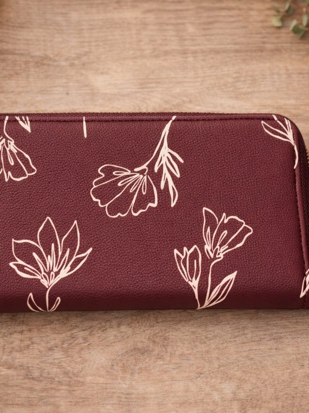 Thirty-One All About The Benjamins Wallet Burgundy - Picture 2 of 7
